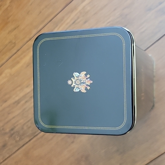 Harrods Knightbridge Butter Sultana Collectible Cookie Tin, Dark Green/Black - Picture 3 of 14